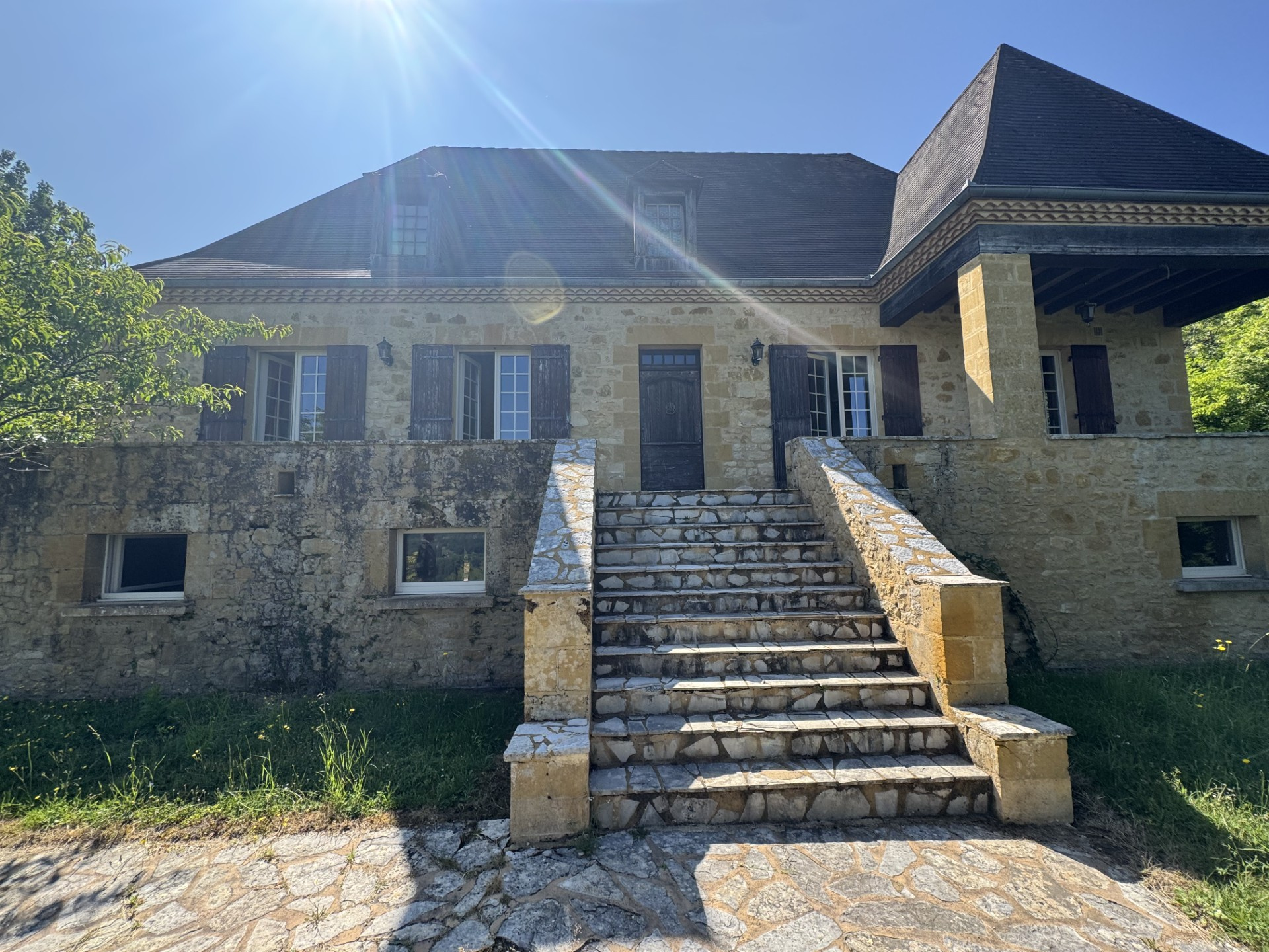 Maison Périgourdine avec vue sur les Châteaux de la vallée de la dordogne.